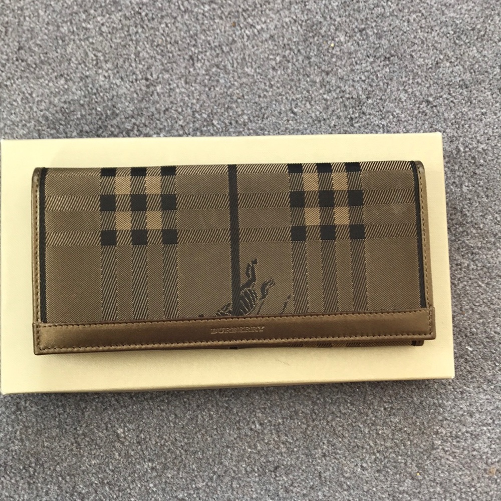 NWB Burberry continental long wallet
